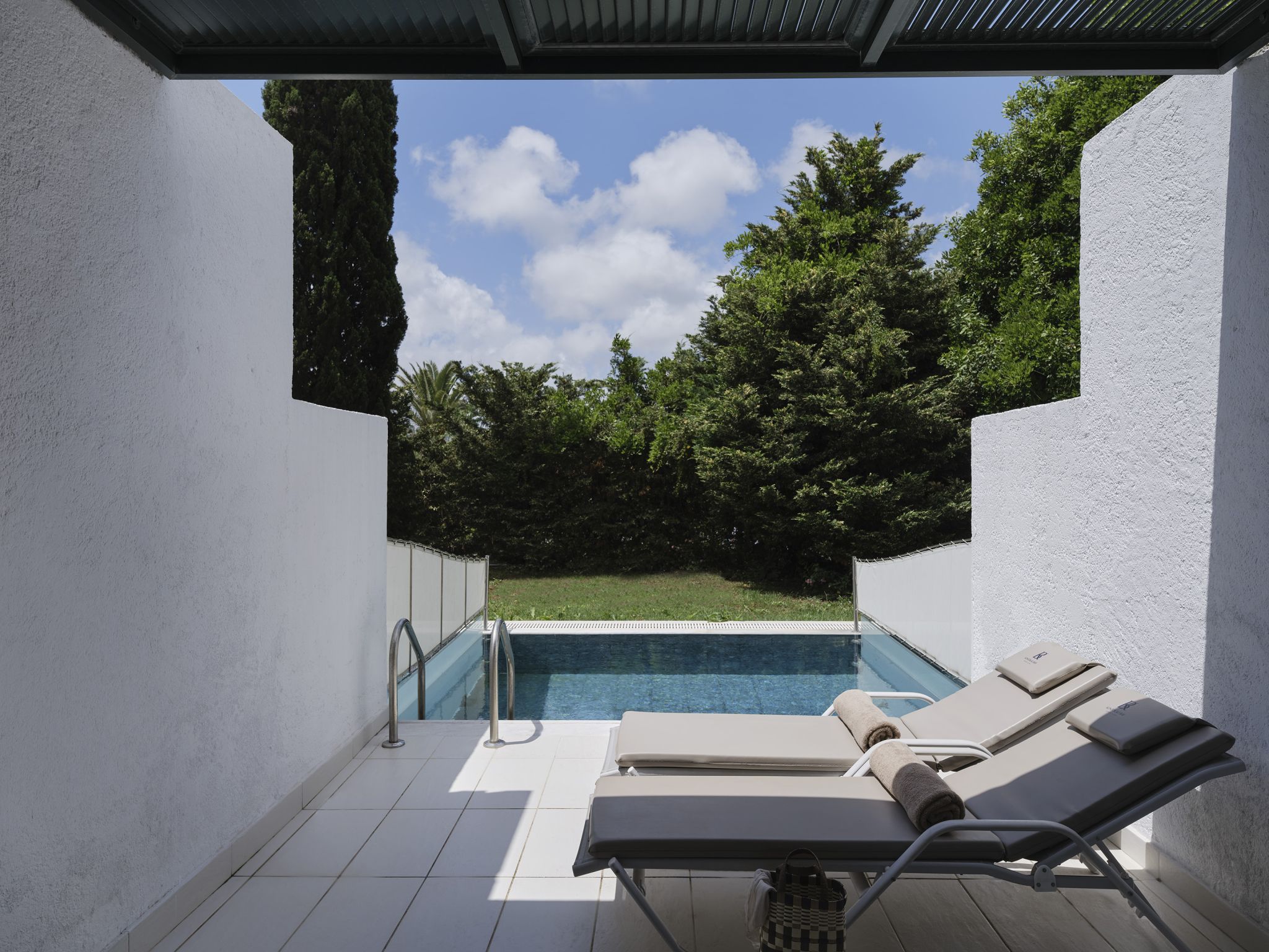 GARDEN VIEW + POOL