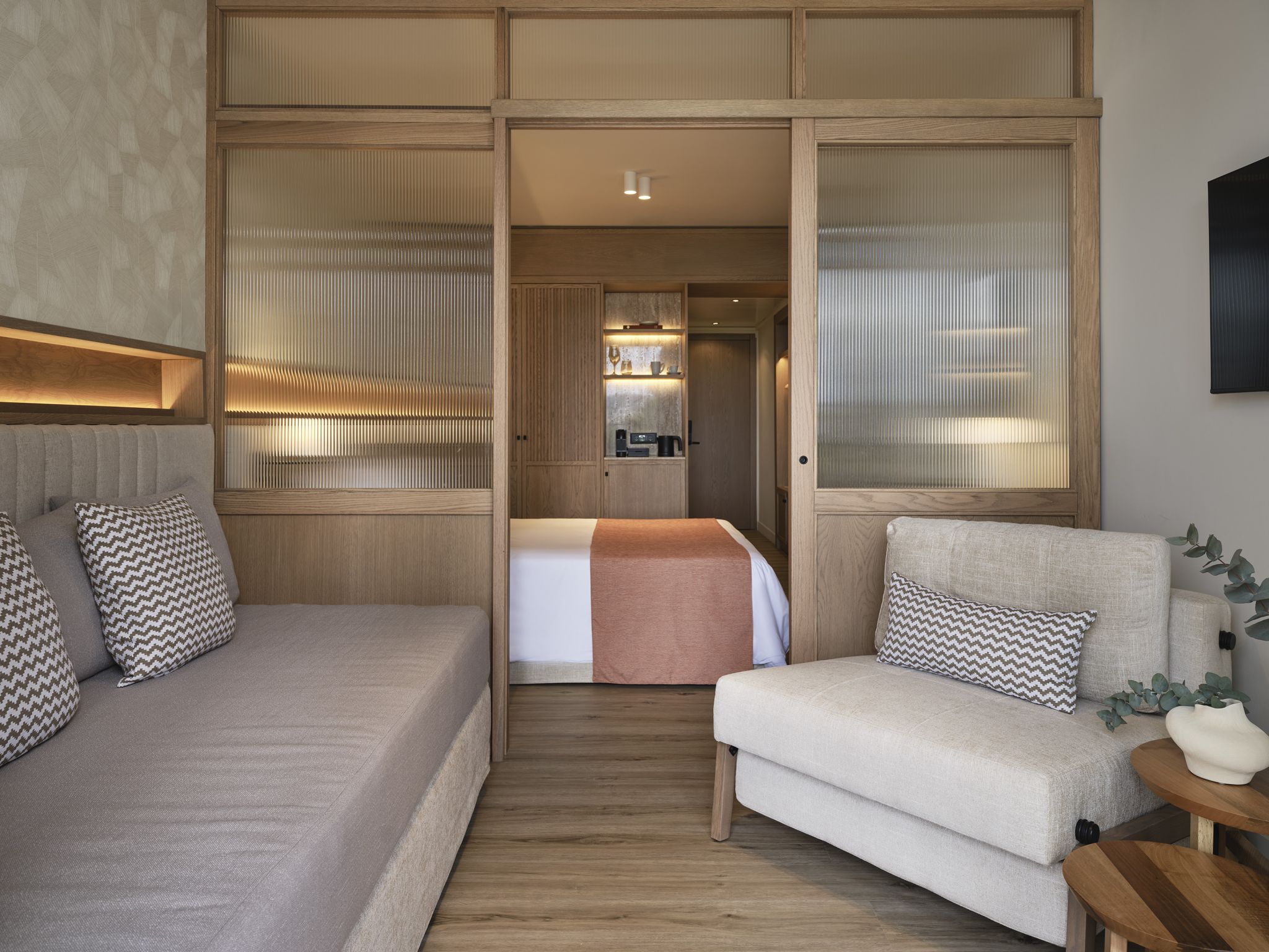 FAMILY ROOM GARDEN VIEW