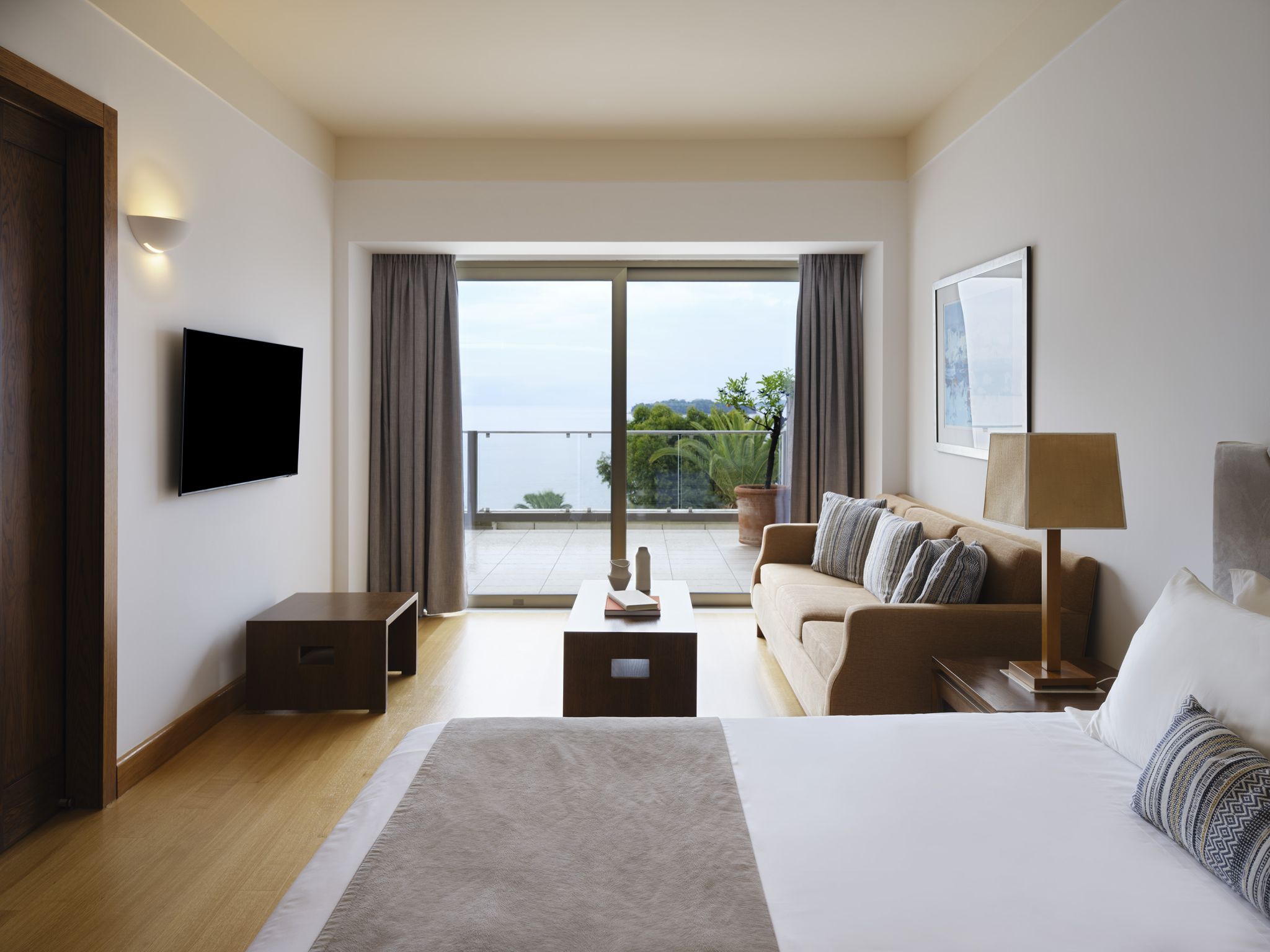 DELUXE SUITE ONE BEDROOM